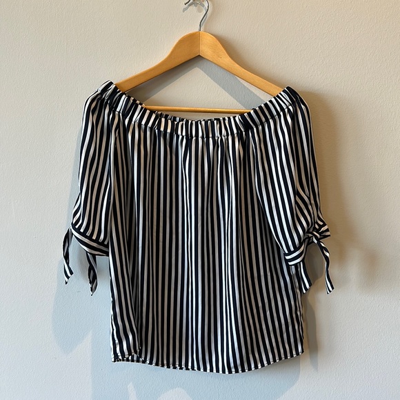 H&M Tops - H&M Blouse Size 4